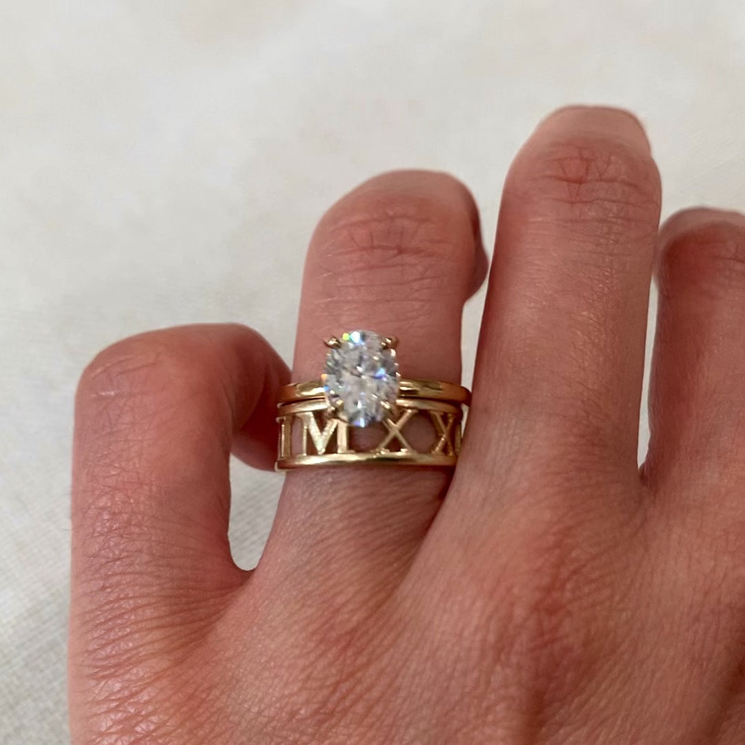 The Roman Numeral Band is a perfect gift for birthday, anniversary or graduation.  This personalized band can also be a great wedding band. It comes in 4.5mm and 6mm widths, ensuring a perfect match for our settings. 