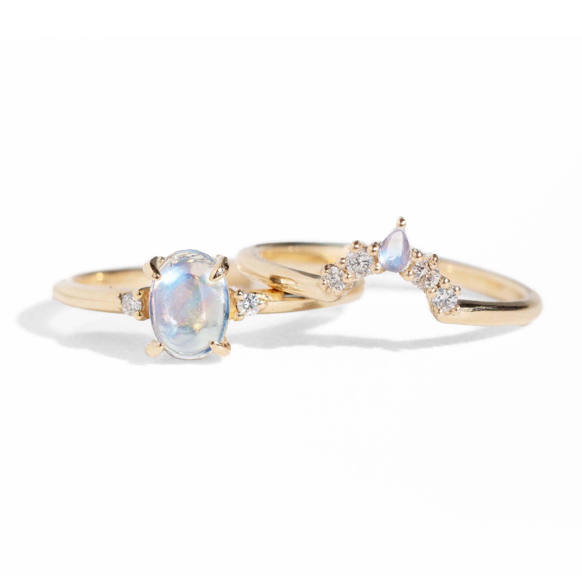 The classic Grace Ring's three stone design makes it perfect for your special day. This unique ring features an oval rainbow moonstone adorned with small diamonds, making it a truly one-of-a-kind piece. Pair this ring with Blossom Moonstone Contour Band to create your dream ring stack.&nbsp;