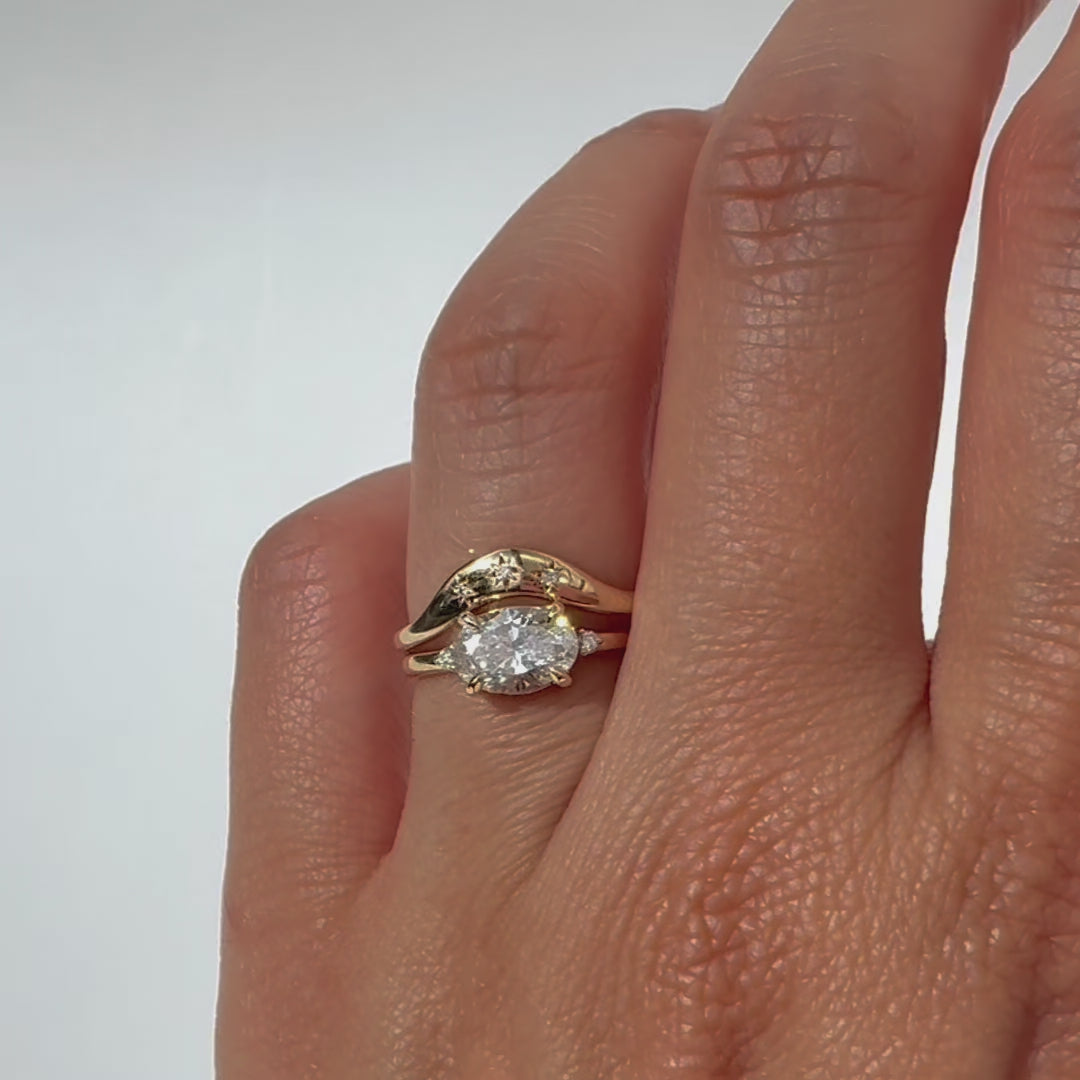 Ella 1ct  East-West Oval Ring