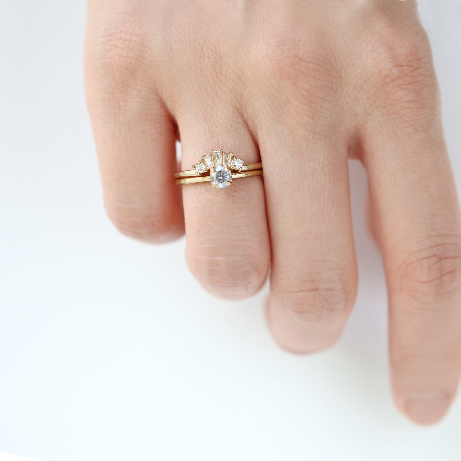 Vera Baguette Diamond Contour Band