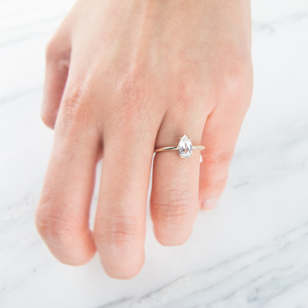 Purchase the High-Quality White sapphire Engagement Rings | GLAMIRA.com
